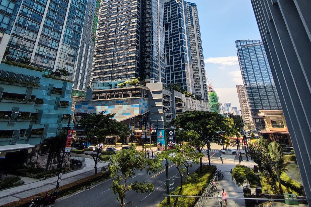 Streets of Uptown Bonifacio township