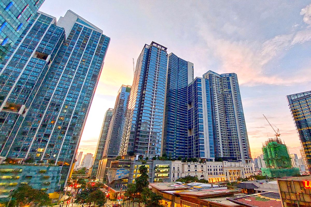 The Uptown Bonifacio township landscape